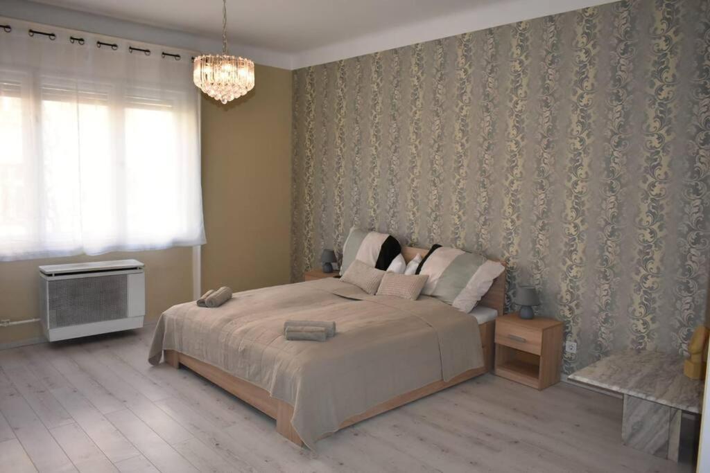 Kenyelmes Lakas Jo Helyen Apartment บูดาเปสต์ ภายนอก รูปภาพ